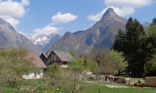 The Bovec Marathon route offers great views of Mount Svinjak in Slovenia (Copyright © 2017 Hendrik Böttger / runinternational.eu)