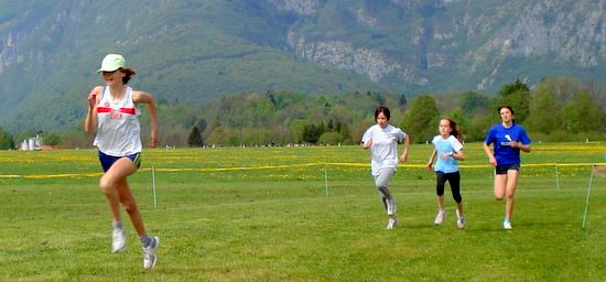 Bovški tek 2009 - young ladies (Photo: Copyright © 2009 Hendrik Böttger / runinternational.eu)