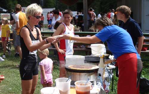 Pancakes after the race (Copyright © 2009 Hendrik Böttger / runinternational.eu)