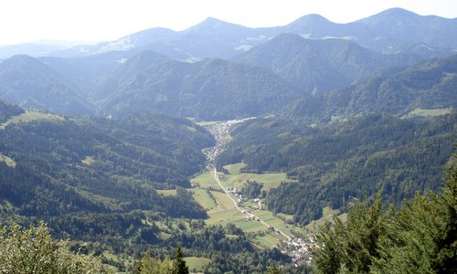 Tek na Dražgoško goro: There are wonderful panoramic views from the finish on Dražgoška gora (Copyright © 2018 Hendrik Böttger / runinternational.eu)