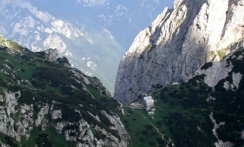 The mountain hut on the Kokra Saddle (Kokrsko sedlo, 1793m) - Copyright © 2012 runinternational.eu