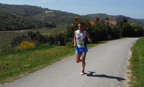 Istrski maraton 2015 - marathon winner Robert Radojković of Croatia (Copyright © 2015 Hendrik Böttger / runinternational.eu)