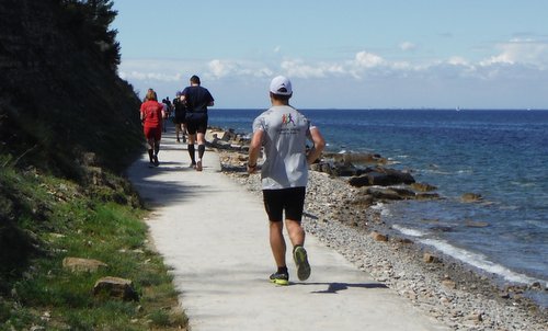 Istrski Maraton - Istrian Marathon - runners on the beach of Piran, Slovenia (Copyright © 2016 Hendrik Böttger / runinternational.eu)