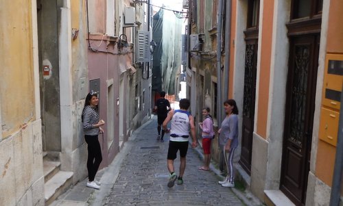 Istrski Maraton - Istrian Marathon - a runner in the Old Town of Piran, Slovenia (Copyright © 2016 Hendrik Böttger / runinternational.eu)