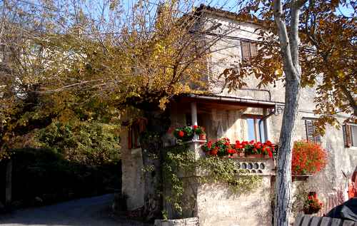 A stone house  in the Karst (Copyright © 2009 Hendrik Böttger / runinternational.eu)