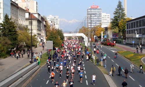 Ljubljana Marathon, Slovenia - runners on Dunajska cesta (Copyright © 2009 Hendrik Böttger / runinternational.eu)