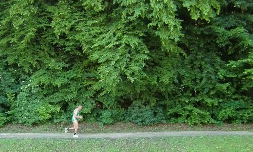Šmarješki tek - a runner in the park of Šmarješke Toplice in Dolenjska, Slovenia (Copyright © 2016 Hendrik Böttger / runinternational.eu)