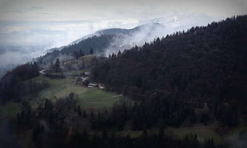 Miklavžev tek, Slovenia - views from the finish at the church of Sv. Miklavž (Saint Nicholas) - Copyright © 2017 Hendrik Böttger / runinternational.eu