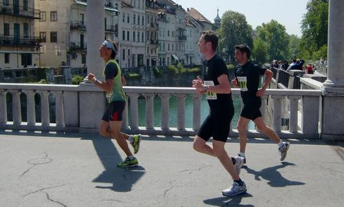 Tek trojk, runners in the Old Town of Ljubljana, Slovenia (Copyright © 2014 Hendrik Böttger / Run International EU)