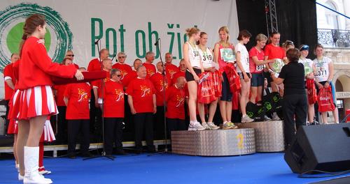 Tek trojk 2009 - award ceremony women's 12km (Photo: www.runinternational.eu)