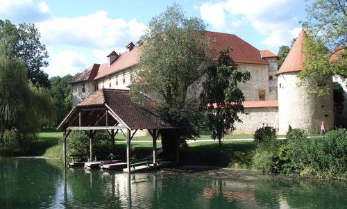 Grad Otočec (Otočec Castle), Slovenia -- Photo: Copyright © 2019 Hendrik Böttger / runinternational.eu)