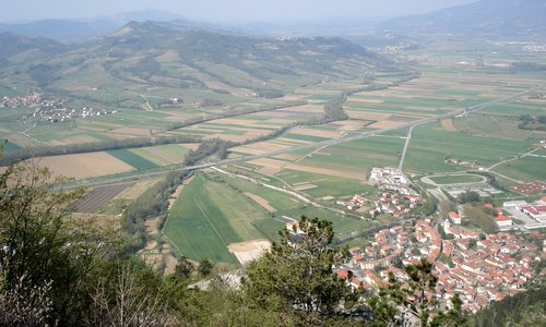 Vipava, Vipava Valley, Primorska, Slovenia (Copyright © 2010 Hendrik Böttger / runinternational.eu)