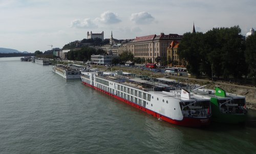 The Danube and Bratislava Castle, Slovakia (Copyright © 2018 Hendrik Böttger / runinternational.eu)