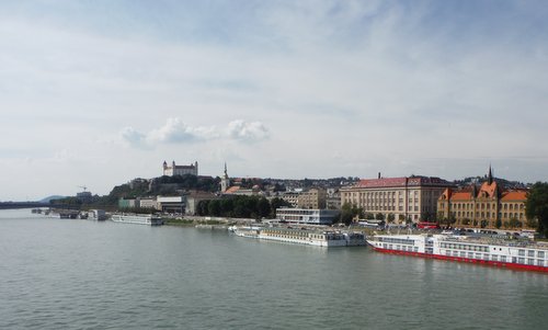 Bratislava, Slovakia - The castle sits on the left bank of the Danube (Copyright © 20179 Hendrik Böttger / runinternational.eu)