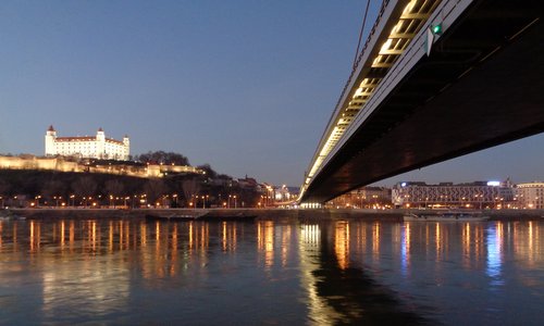 Most SNP and Bratislava Castle, Slovakia (Copyright © 2017 Hendrik Böttger / runinternational.eu)