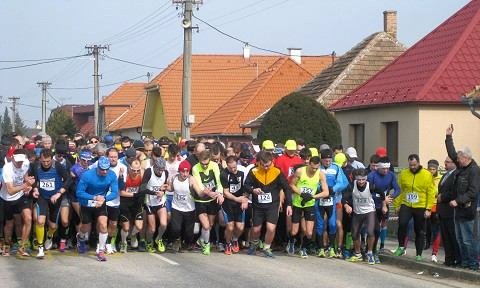 Majcichovská desiatka 2015 - Start of the 10k race in the village of Majcichov in Slovakia (Copyright © 2015 Marta Országhová)