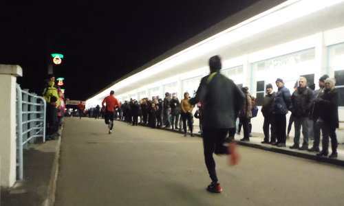 Silvestrovský beh medzi mostami, Piešťany, Slovakia - runners on Kolonádový most (Copyright © 2016 Hendrik Böttger / runinternational.eu)