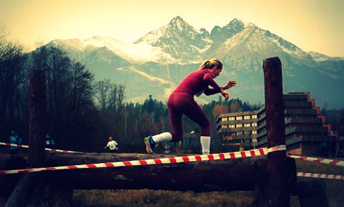 Winter Running Series, High Tatras, Slovakia - steeplechase run (Copyright © 2013 Sport Tatry; photo modified by runinternational.eu)