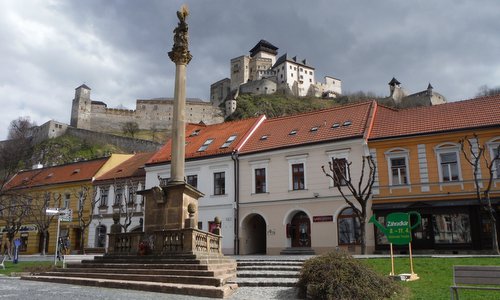 Trenčín, Slovakia - Mierové námestie and Trenčín Castle (Copyright © 2015 Hendrik Böttger / runinternational.eu)