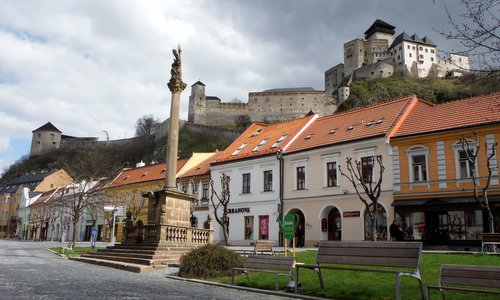 Trenčín, Slovakia - Trenčín Castle as seen from Mierové námestie (Copyright © 2018 Hendrik Böttger / runinternational.eu)