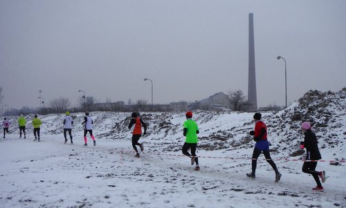 Trnavská bežecká trilógia - runners in the športový areál AŠK Slávia Trnava in Slovakia (Copyright © 2015 Hendrik Böttger / runinternational.eu)